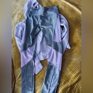 legging & long sleeve shirt outfit